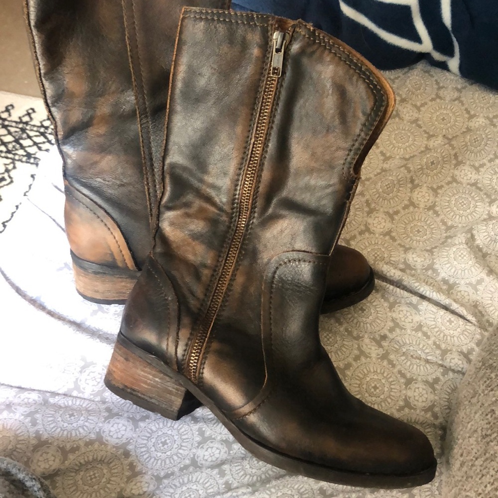 Born Mosse distressed leather boots